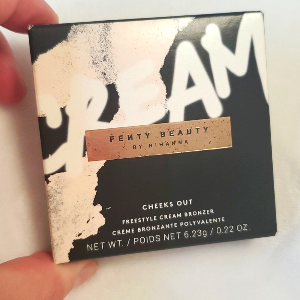 NIB Fenty Beauty by Rihanna Cheeks Out Freestyle Cream Bronzer in 06 Cho… - Picture 6 of 7